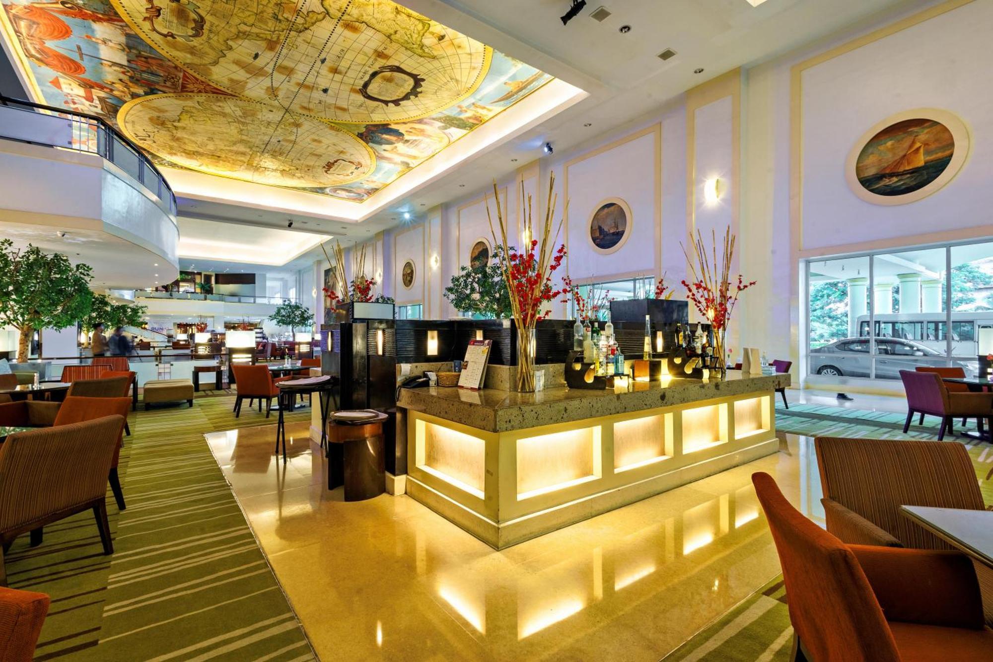Waterfront Cebu City Hotel & Casino Exterior photo