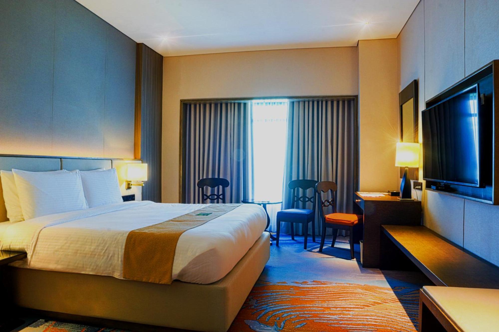 Waterfront Cebu City Hotel & Casino Exterior photo